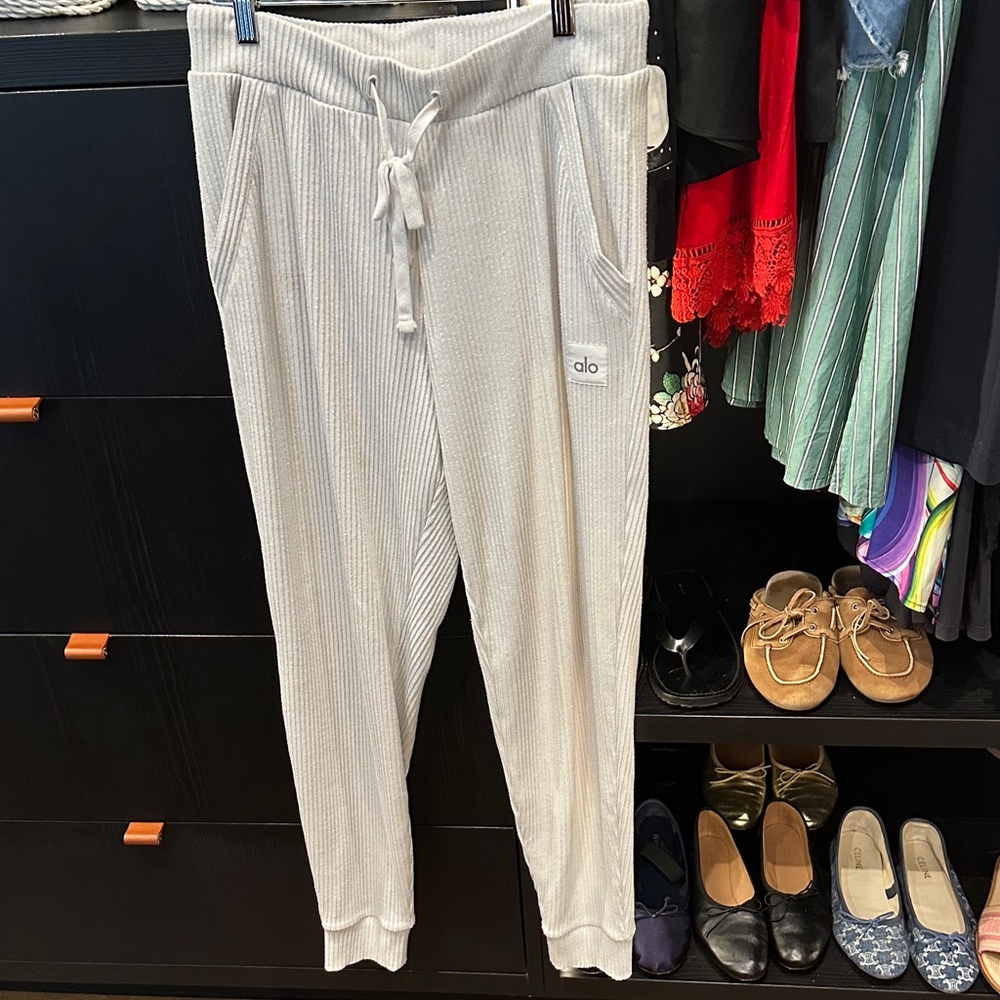 ALO Yoga Cream Ribbed Joggers with Drawstring Size Medium